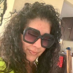 Meet your Posher, Madelin